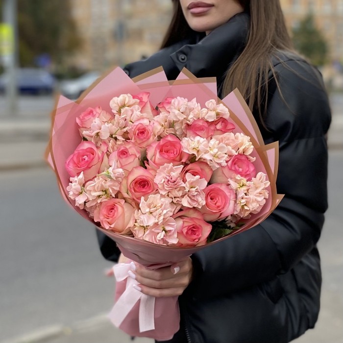 Букет с маттиолой и розами Романтическое утро